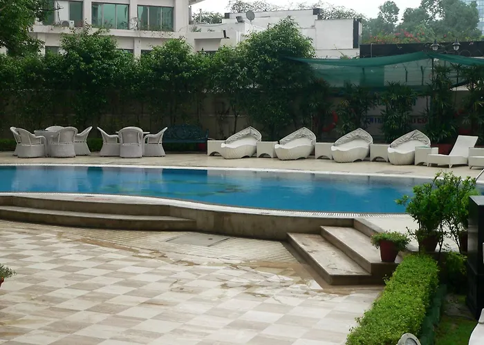 Hotel The Royal Plaza New Delhi