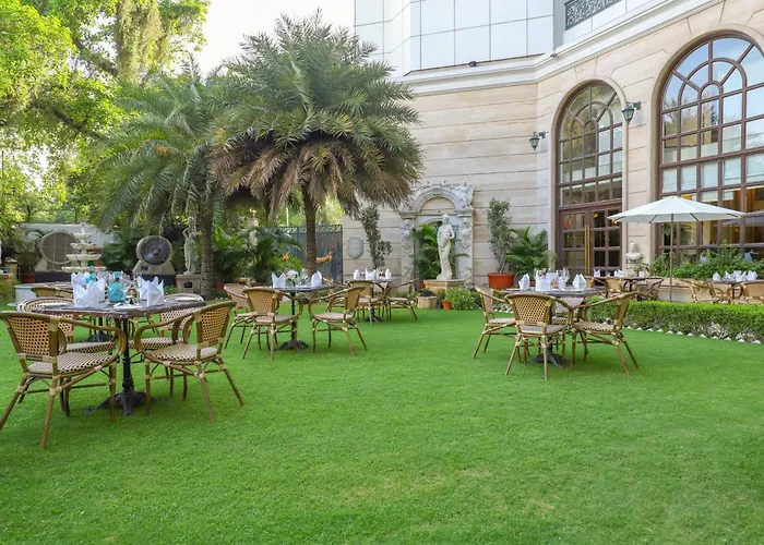 Hotel The Royal Plaza New Delhi